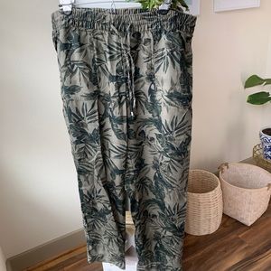 Old Navy leaf pants